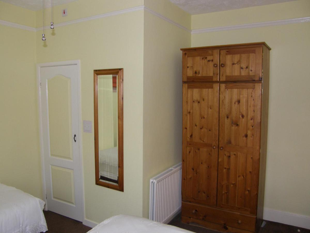 Kingswinford Guest House Пейнтън Екстериор снимка