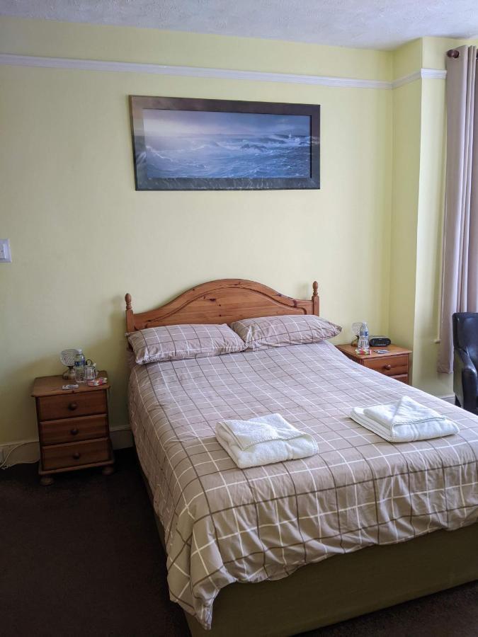 Kingswinford Guest House Пейнтън Екстериор снимка