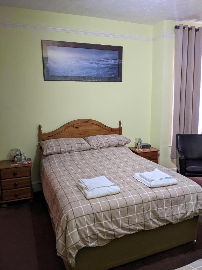 Kingswinford Guest House Пейнтън Екстериор снимка