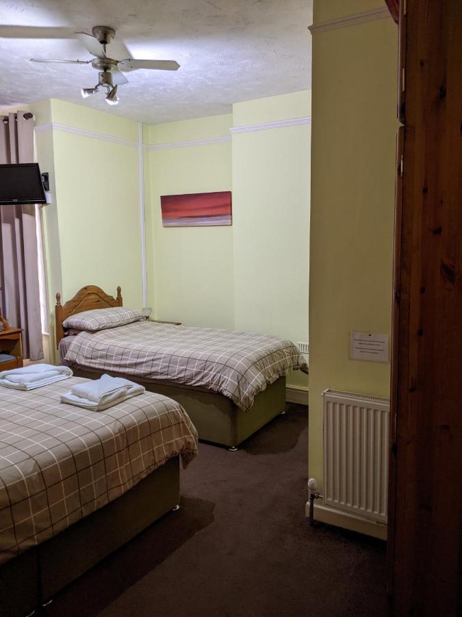 Kingswinford Guest House Пейнтън Екстериор снимка