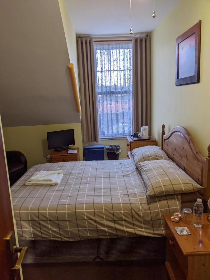 Kingswinford Guest House Пейнтън Екстериор снимка