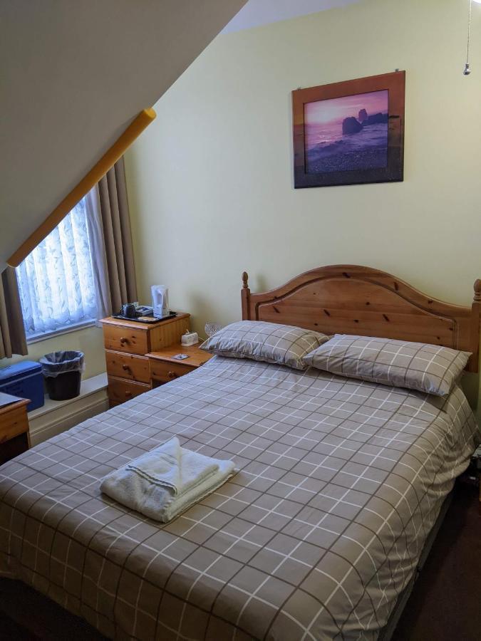 Kingswinford Guest House Пейнтън Екстериор снимка