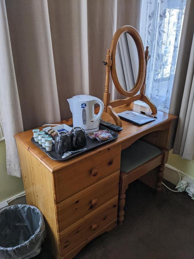 Kingswinford Guest House Пейнтън Екстериор снимка