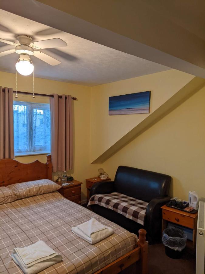 Kingswinford Guest House Пейнтън Екстериор снимка