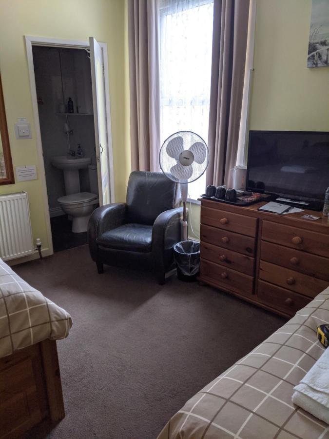 Kingswinford Guest House Пейнтън Екстериор снимка