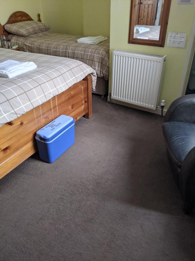 Kingswinford Guest House Пейнтън Екстериор снимка
