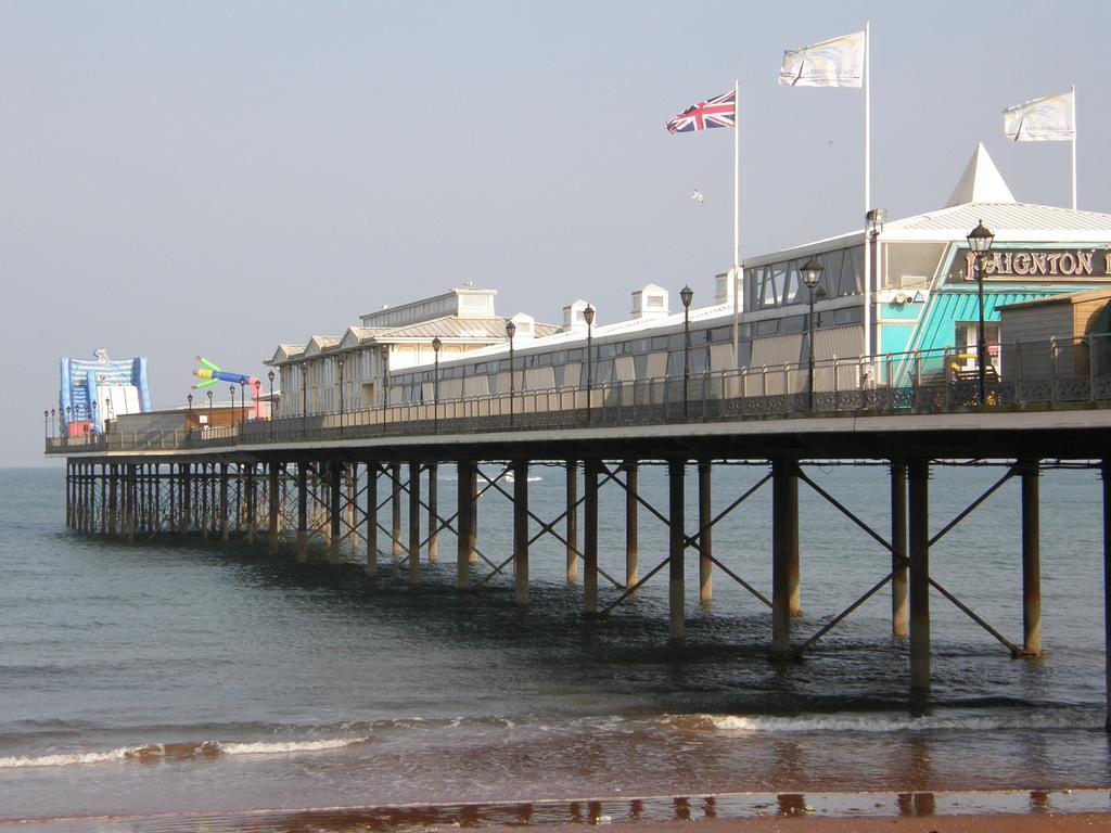 Kingswinford Guest House Пейнтън Екстериор снимка