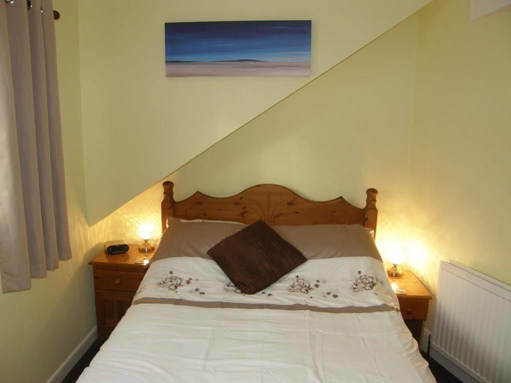 Kingswinford Guest House Пейнтън Екстериор снимка
