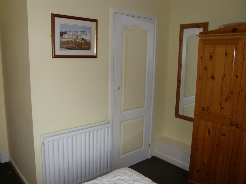 Kingswinford Guest House Пейнтън Екстериор снимка